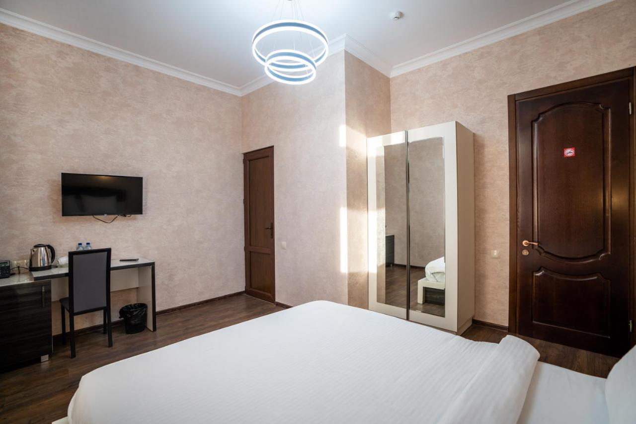 Siberia Hotel Τυφλίδα Εξωτερικό φωτογραφία A room at the hotel