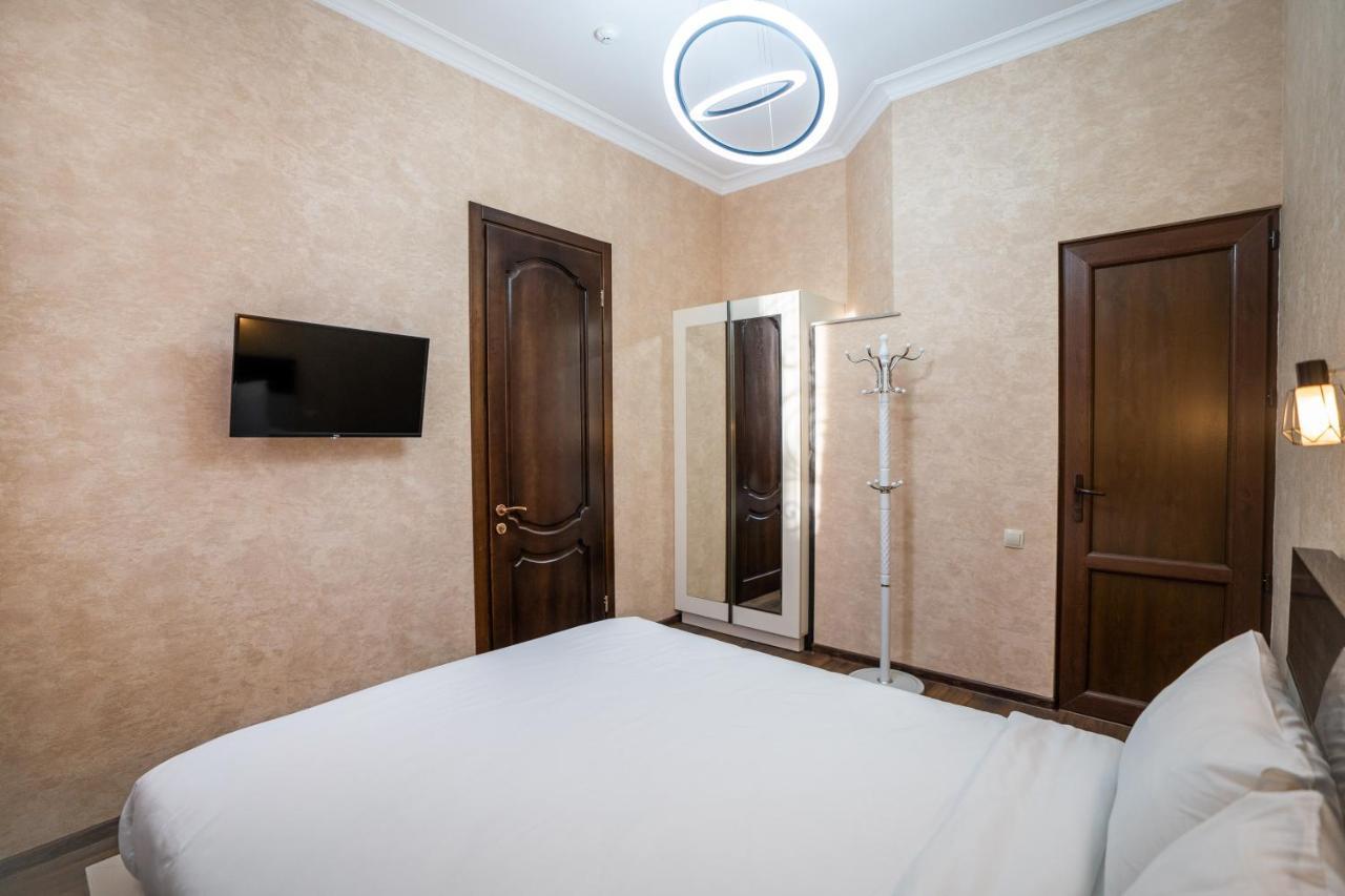 Siberia Hotel Τυφλίδα Εξωτερικό φωτογραφία A bedroom in a hotel
