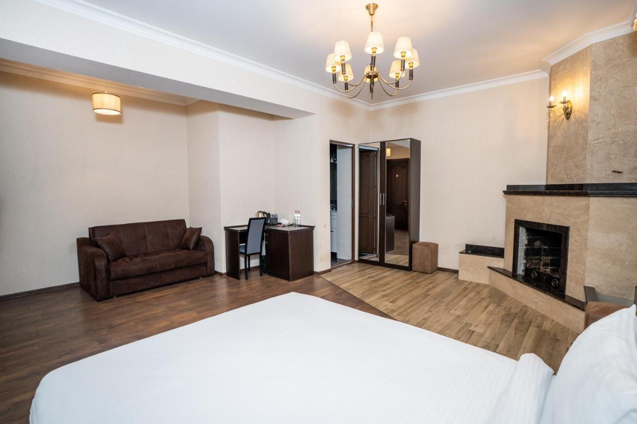 Siberia Hotel Τυφλίδα Εξωτερικό φωτογραφία A room at the hotel
