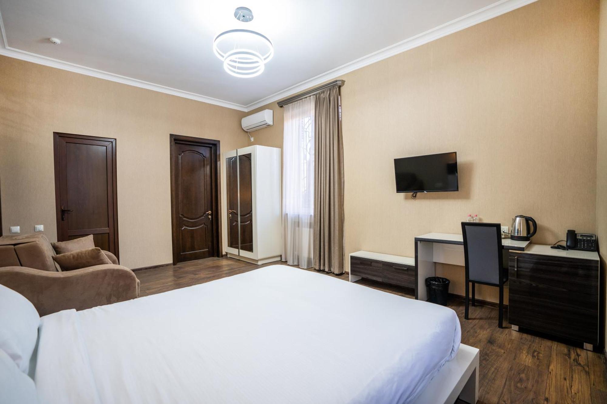 Siberia Hotel Τυφλίδα Εξωτερικό φωτογραφία A room at the hotel